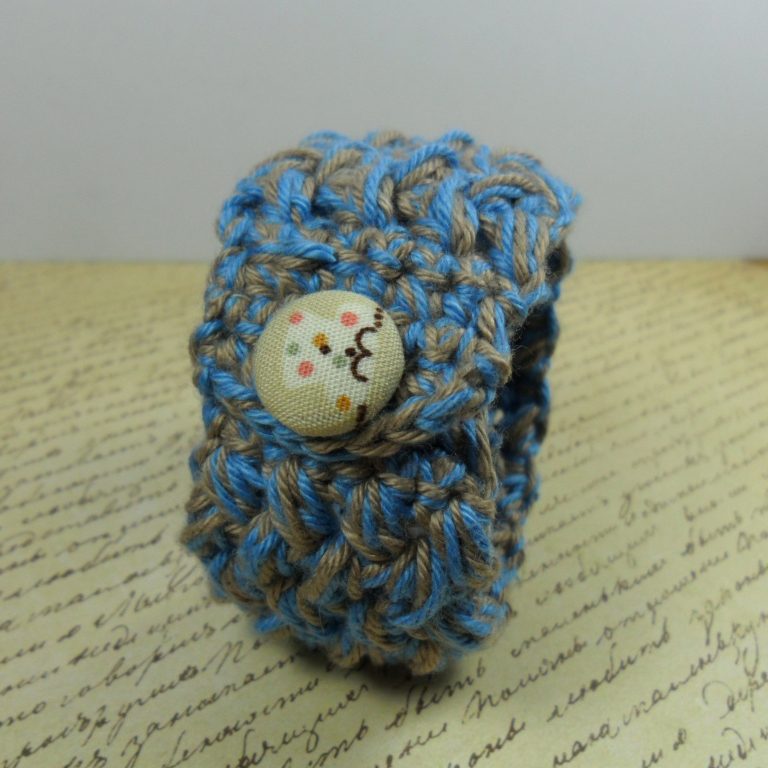 Handmade crochet bracelet - blue & beige
