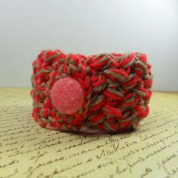 Handmade crochet bracelet - red & beige